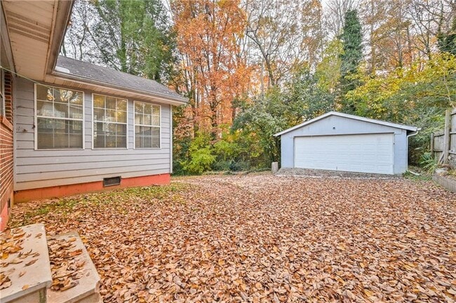 2200 Old Spring Rd in Smyrna, GA - Building Photo - Building Photo