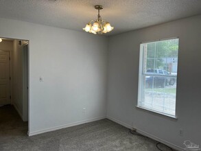 2782 Augustus Rd in Navarre, FL - Building Photo - Building Photo