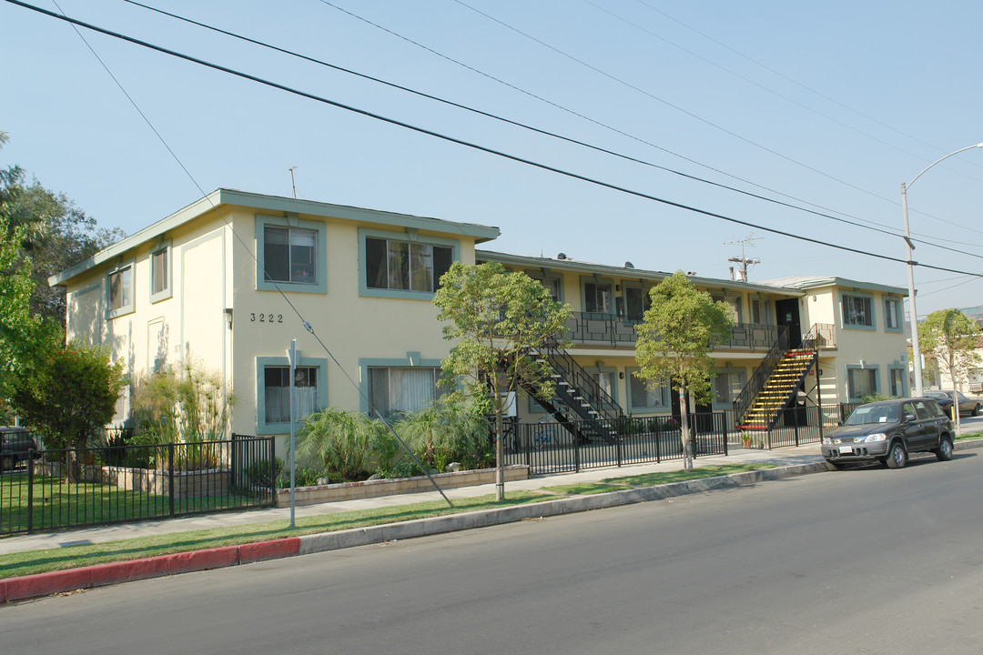 3222 Hollydale Dr in Los Angeles, CA - Building Photo