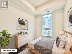 101 Cathedral High St in Markham, ON - Building Photo - Building Photo