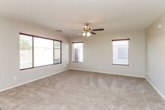 1924 W Gold Mine Way in San Tan Valley, AZ - Foto de edificio - Building Photo