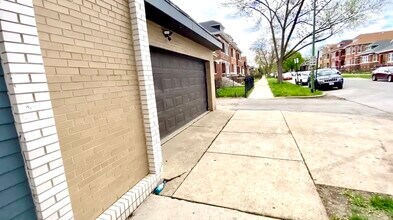 2457 W 69th St in Chicago, IL - Building Photo - Building Photo