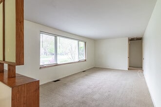 901 Hunter Rd in Glenview, IL - Building Photo - Building Photo