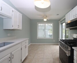 1520 Commodore Ln in Schaumburg, IL - Building Photo - Building Photo