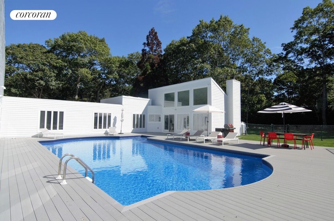 5 Lakewood Ln in Quogue, NY - Foto de edificio