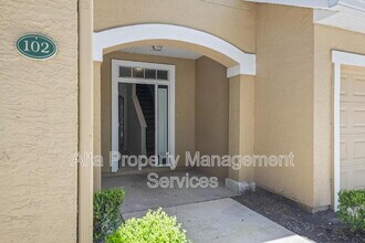 5260 Collins Rd in Jacksonville, FL - Building Photo - Building Photo