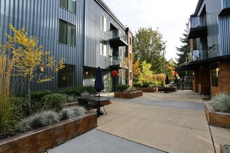 Redmond Square in Redmond, WA - Building Photo - Building Photo