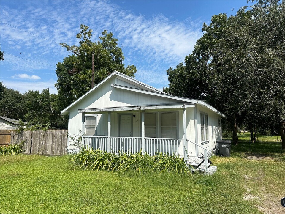 2600 Stadium Dr in Alvin, TX - Building Photo