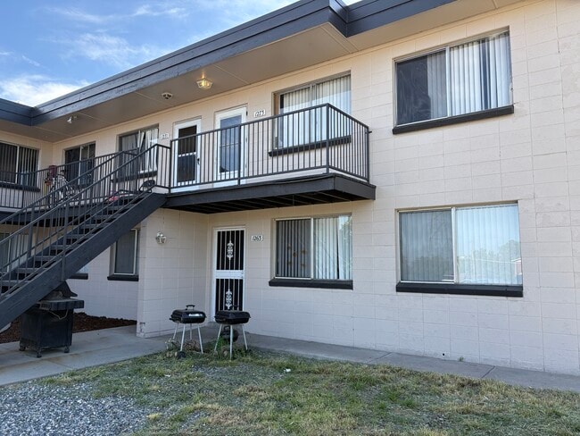 Highland Square Apartments in Lakewood, CO - Foto de edificio - Building Photo