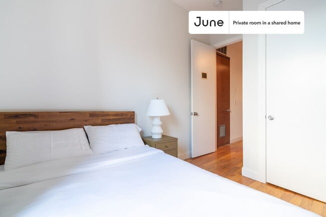Room in Shared 3 bed/2 bath home in New York, NY - Building Photo - Building Photo