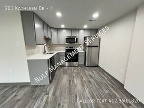 201 Kathleen Dr in New Brighton, PA - Building Photo - Building Photo