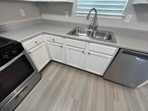 987 Brecken Ln in Lithonia, GA - Building Photo - Building Photo