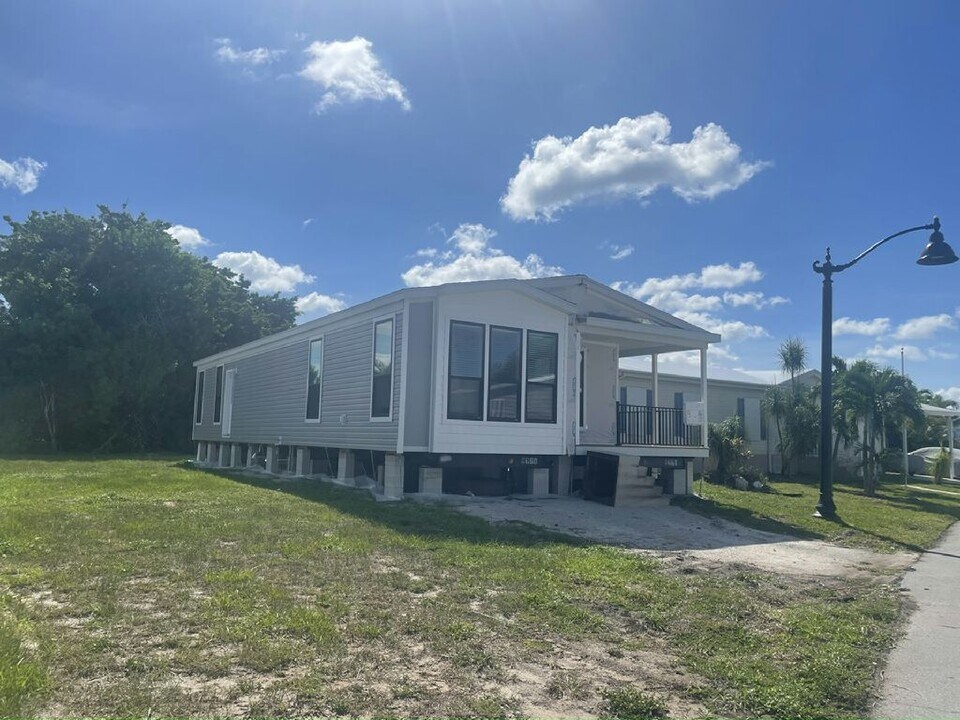 6974 41st Ave N in Riviera Beach, FL - Building Photo
