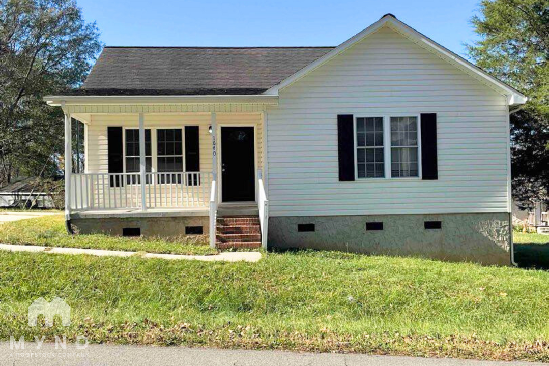 1640 Laboratory Rd in Lincolnton, NC - Building Photo