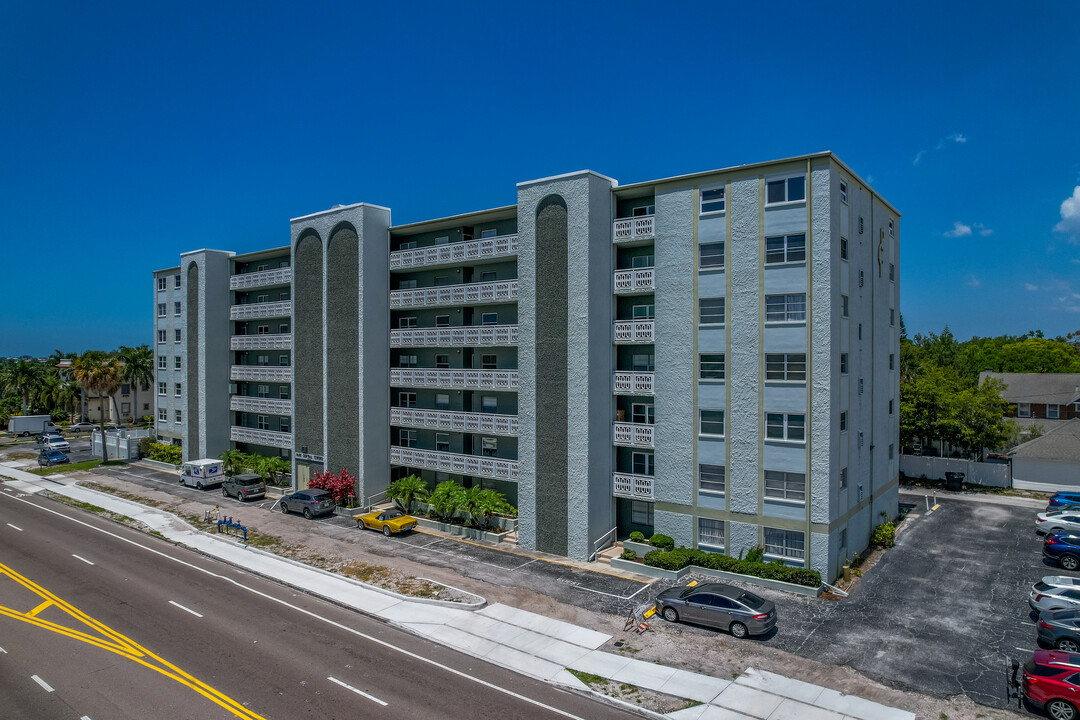 Park Central Towers in St. Petersburg, FL - Building Photo