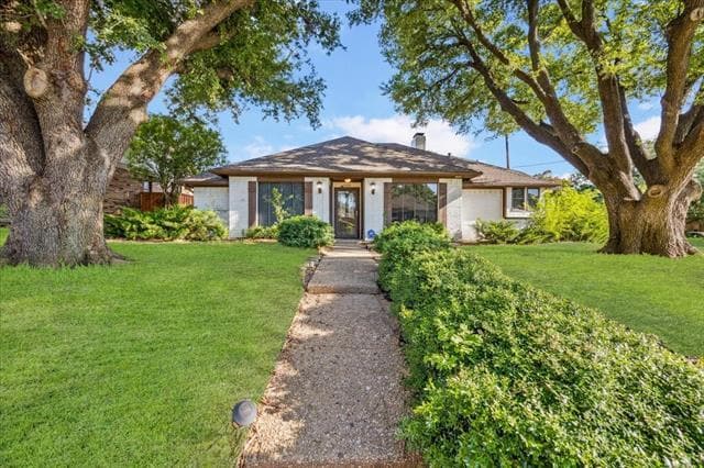2000 E Branch Hollow Dr in Carrollton, TX - Building Photo - Building Photo