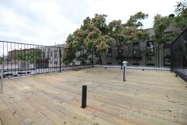 1576 Lincoln Place in Brooklyn, NY - Building Photo - Floor Plan