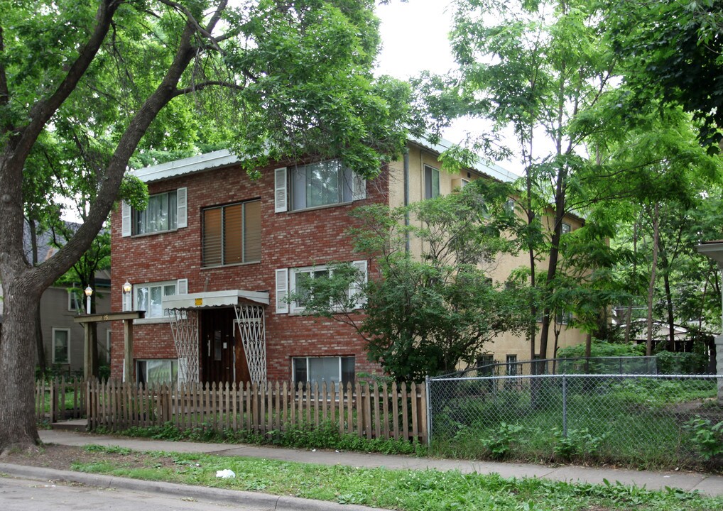 2625 18th Ave S in Minneapolis, MN - Foto de edificio