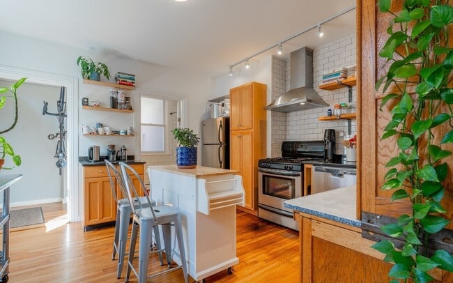 77 Columbus Ave, Unit 1T