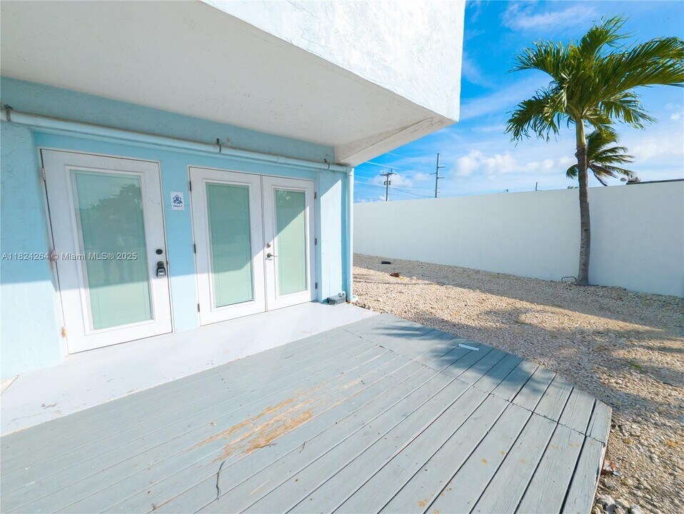 74560 Overseas Hwy in Islamorada, FL - Building Photo
