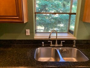 1402 Forest Run in Hercules, CA - Foto de edificio - Building Photo