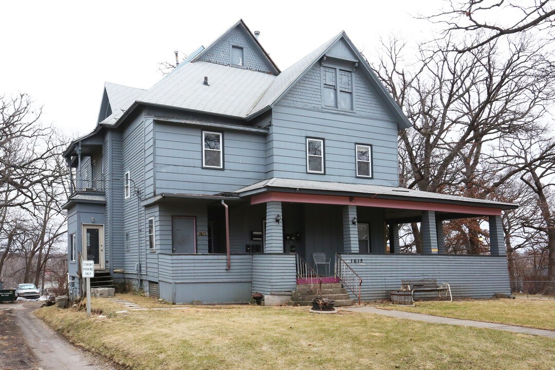 1615 Arlington Ave in Des Moines, IA - Building Photo