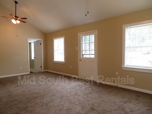 2804 Southmeade Ave in Memphis, TN - Building Photo - Building Photo