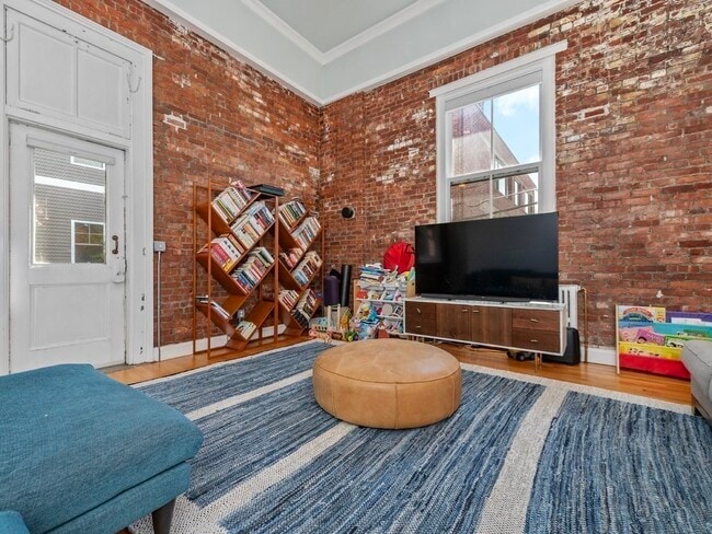 35 Saratoga St, Unit 2