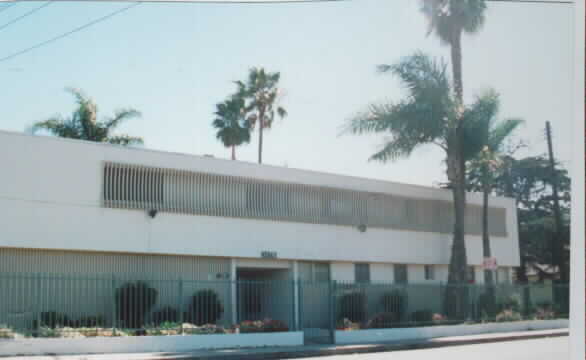 10130 S Inglewood Ave in Inglewood, CA - Foto de edificio