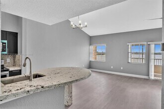 2811 N Oakland Forest Dr, Unit 308 in Oakland Park, FL - Building Photo - Building Photo