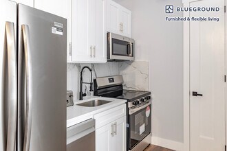 161 W 54th St in New York, NY - Foto de edificio - Building Photo