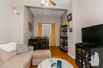 1016 W Fry St in Chicago, IL - Building Photo - Building Photo