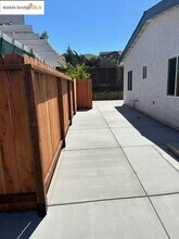 133 Greenmeadow Cir in Pittsburg, CA - Building Photo - Building Photo