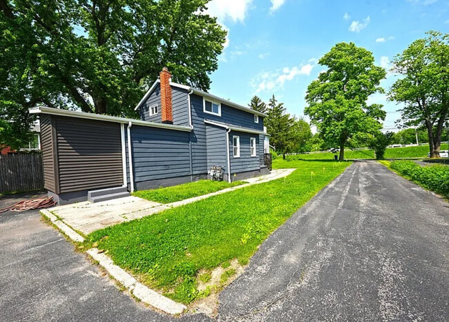 265 S Union Rd, Unit Front in Amherst, NY - Building Photo - Building Photo