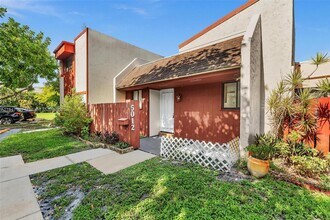 5012 SW 40th Ave in Fort Lauderdale, FL - Building Photo - Building Photo