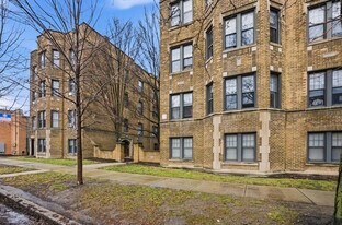 2336 W Addison St in Chicago, IL - Building Photo