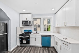 27 Berkeley Pl in Bloomfield, NJ - Building Photo - Building Photo