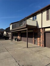 2346 London Bridge Dr in Rochester Hills, MI - Building Photo - Building Photo