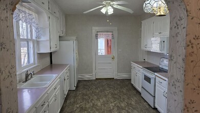 2327 N 1500 Rd in Eudora, KS - Building Photo - Building Photo