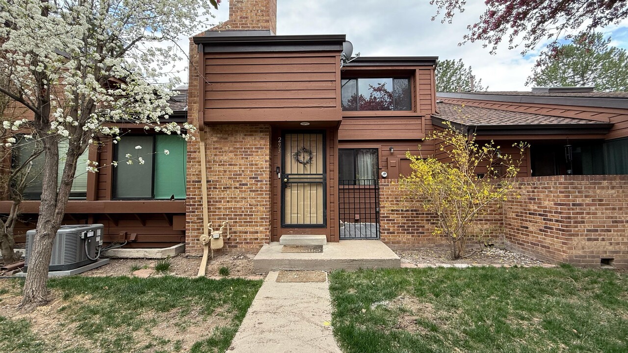 2685 S Dayton Way in Denver, CO - Foto de edificio