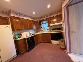 32 Liszt St in Hicksville, NY - Building Photo - Building Photo