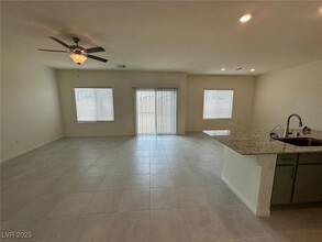 4492 Merlot Hls Ave in Las Vegas, NV - Building Photo - Building Photo