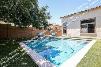 7045 S Legend Dr in Gilbert, AZ - Building Photo - Building Photo