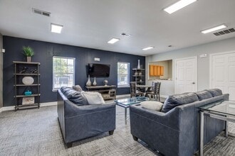 Centennial East in Englewood, CO - Foto de edificio - Building Photo