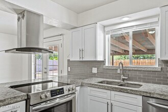 720 E Broadway Ln in Tempe, AZ - Building Photo - Building Photo