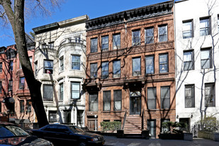 29 W 94th St in New York, NY - Building Photo