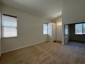 7914 Mansell Way in Elk Grove, CA - Building Photo - Building Photo