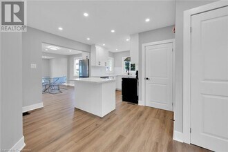 24 Clapham Rd in Hamilton, ON - Building Photo - Building Photo