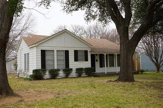 1325 Barnes Dr in Arlington, TX - Building Photo - Building Photo