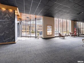 125 SW Jefferson Ave, Unit 3NE in Peoria, IL - Foto de edificio - Building Photo